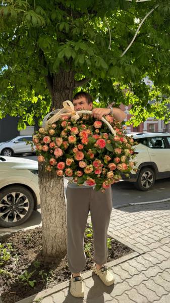 Композиция из 101 НЕЖНОЙ розовой кустовой розы
