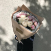 Нежный букет пионов